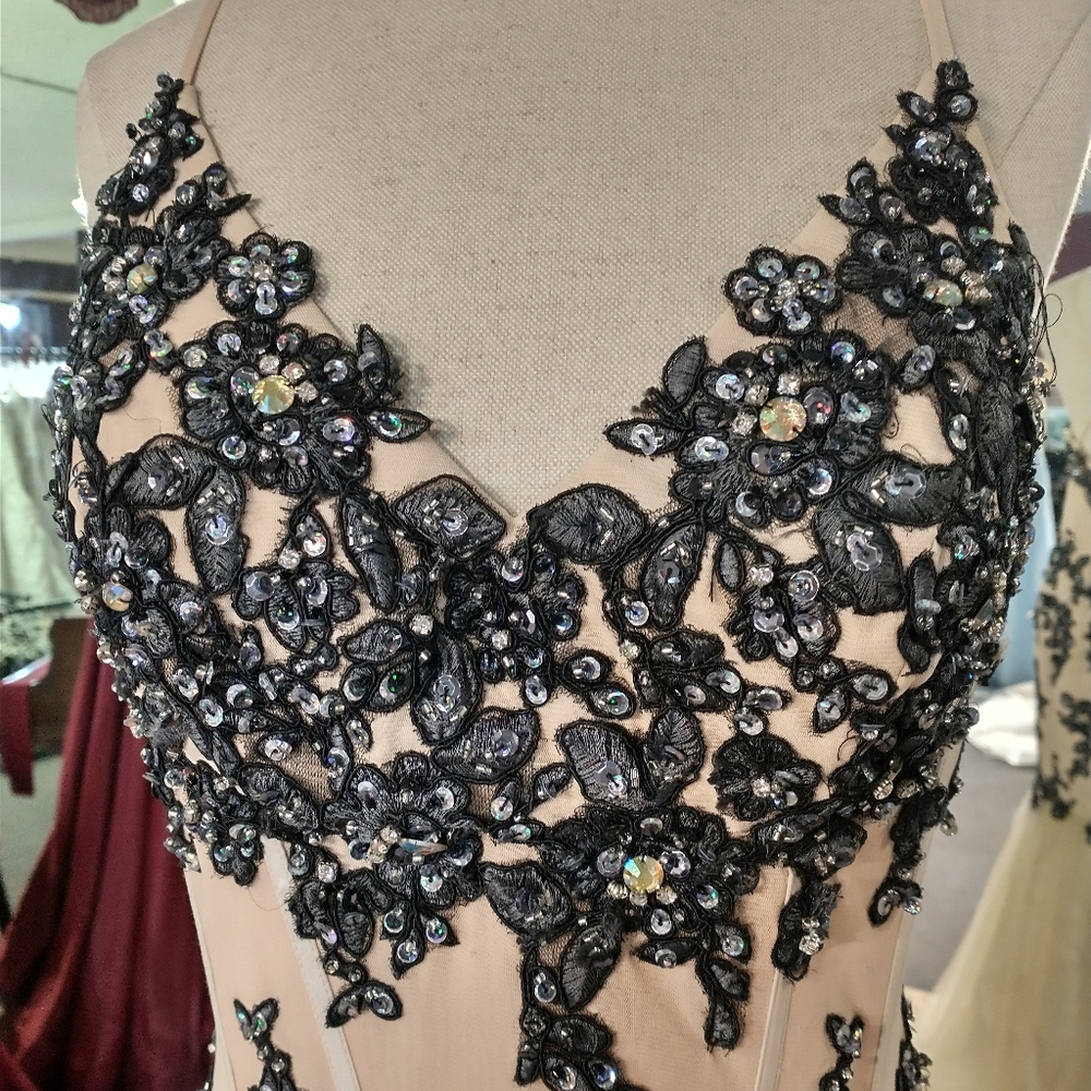 Formal or prom dress - Picture 6 of 7